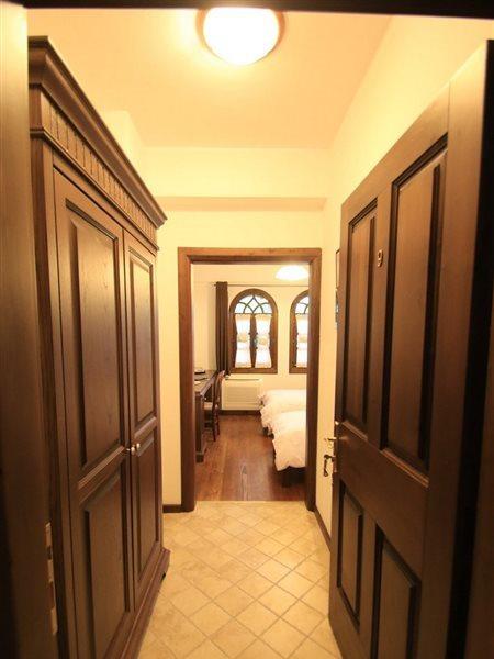 Boutique Hotel Muzaka Berat Luaran gambar