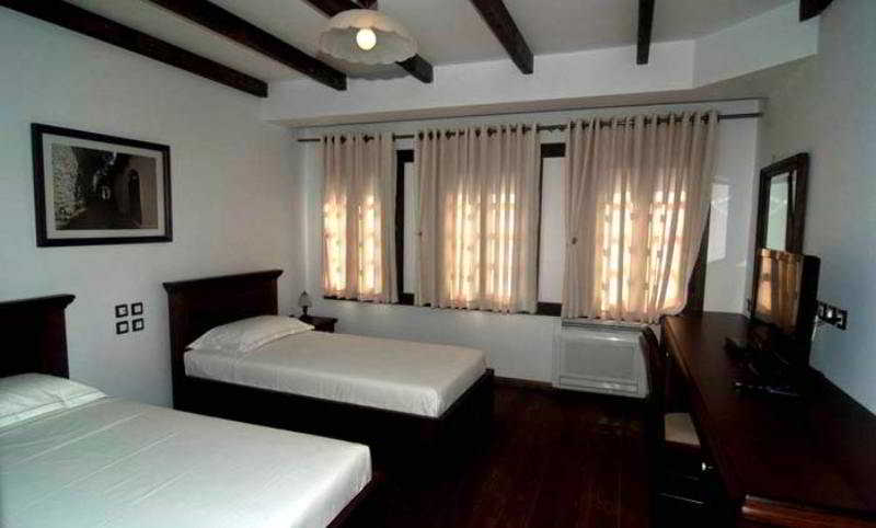 Boutique Hotel Muzaka Berat Luaran gambar