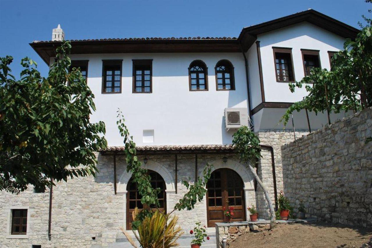 Boutique Hotel Muzaka Berat Luaran gambar