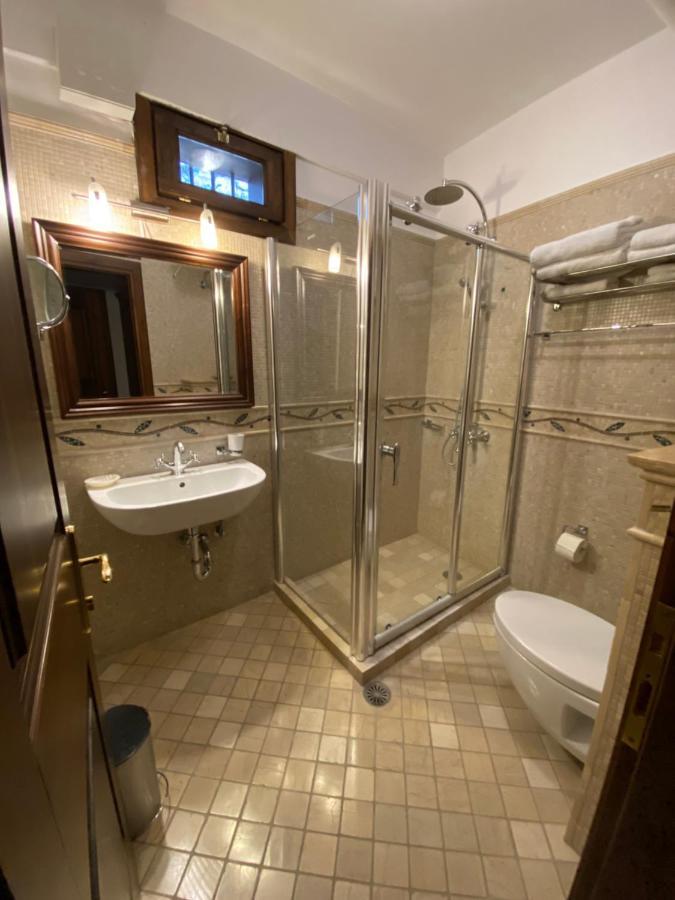 Boutique Hotel Muzaka Berat Luaran gambar