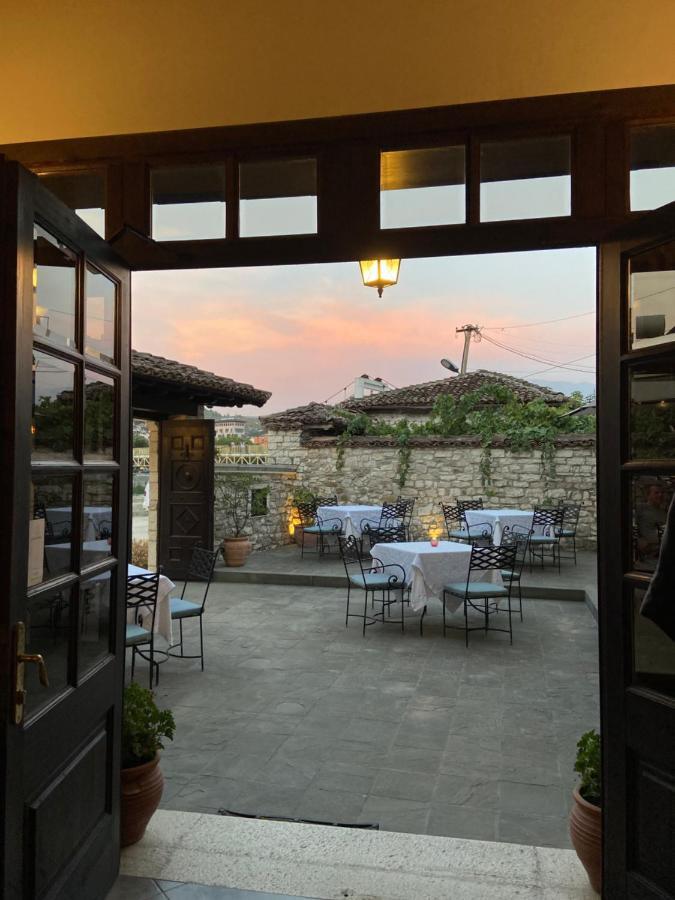 Boutique Hotel Muzaka Berat Luaran gambar