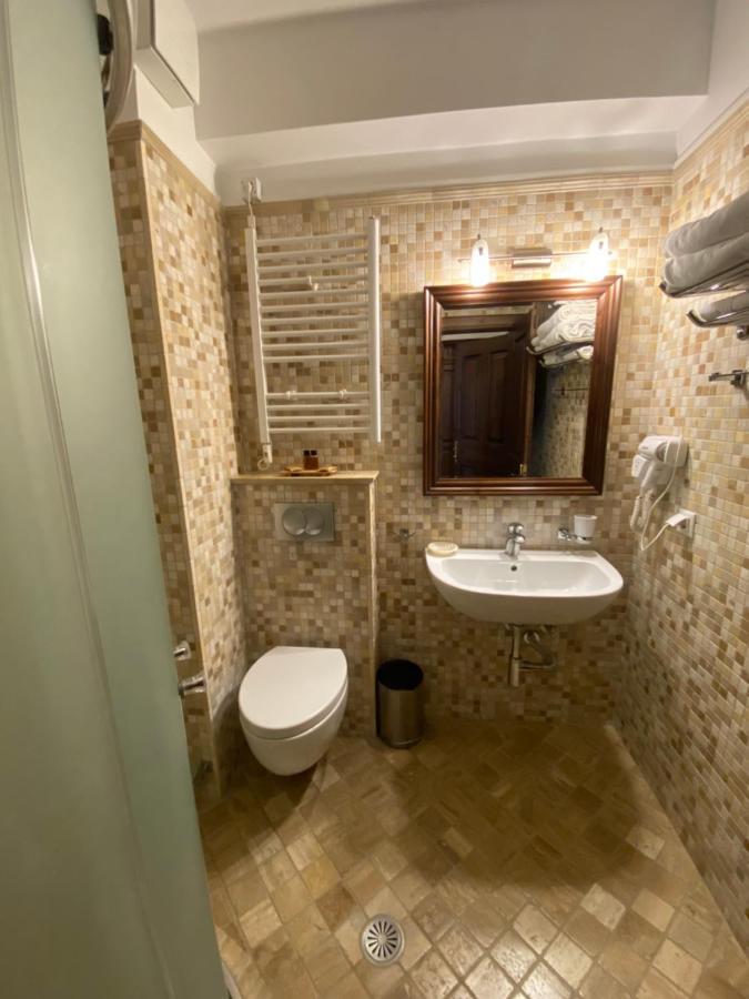 Boutique Hotel Muzaka Berat Luaran gambar