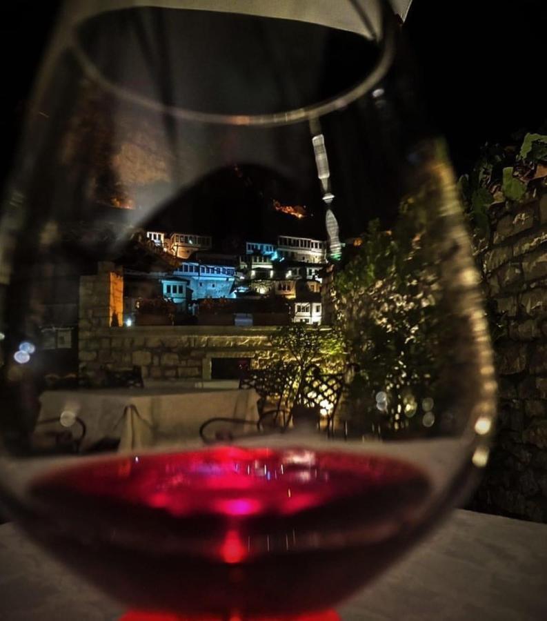 Boutique Hotel Muzaka Berat Luaran gambar
