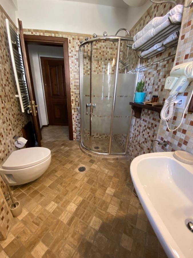 Boutique Hotel Muzaka Berat Luaran gambar