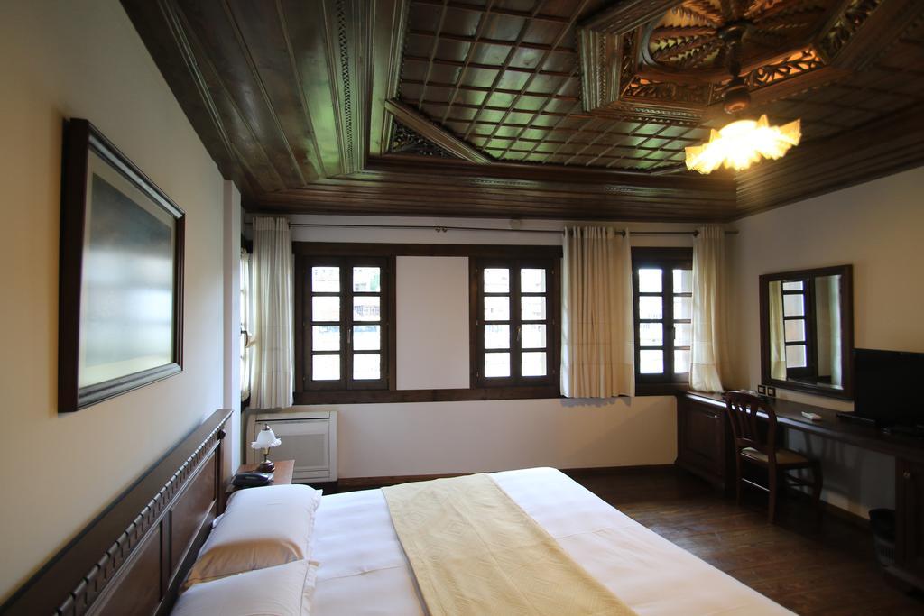 Boutique Hotel Muzaka Berat Luaran gambar
