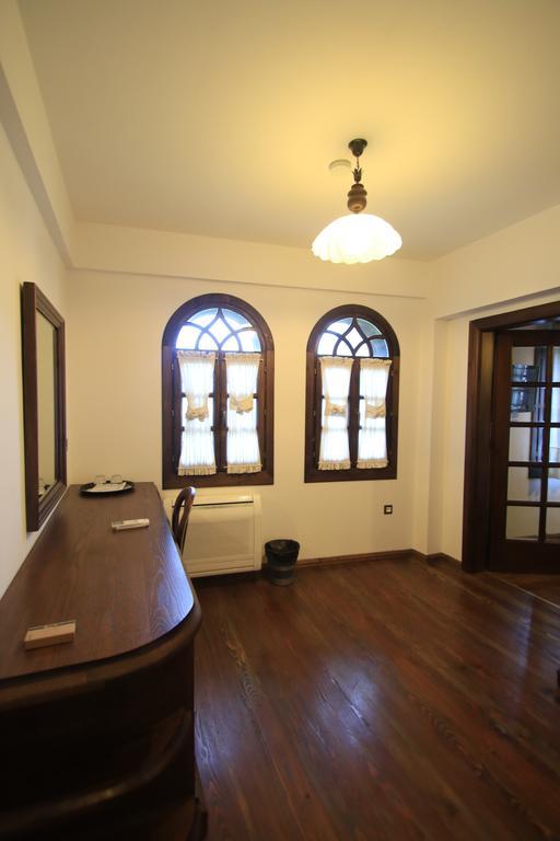 Boutique Hotel Muzaka Berat Luaran gambar