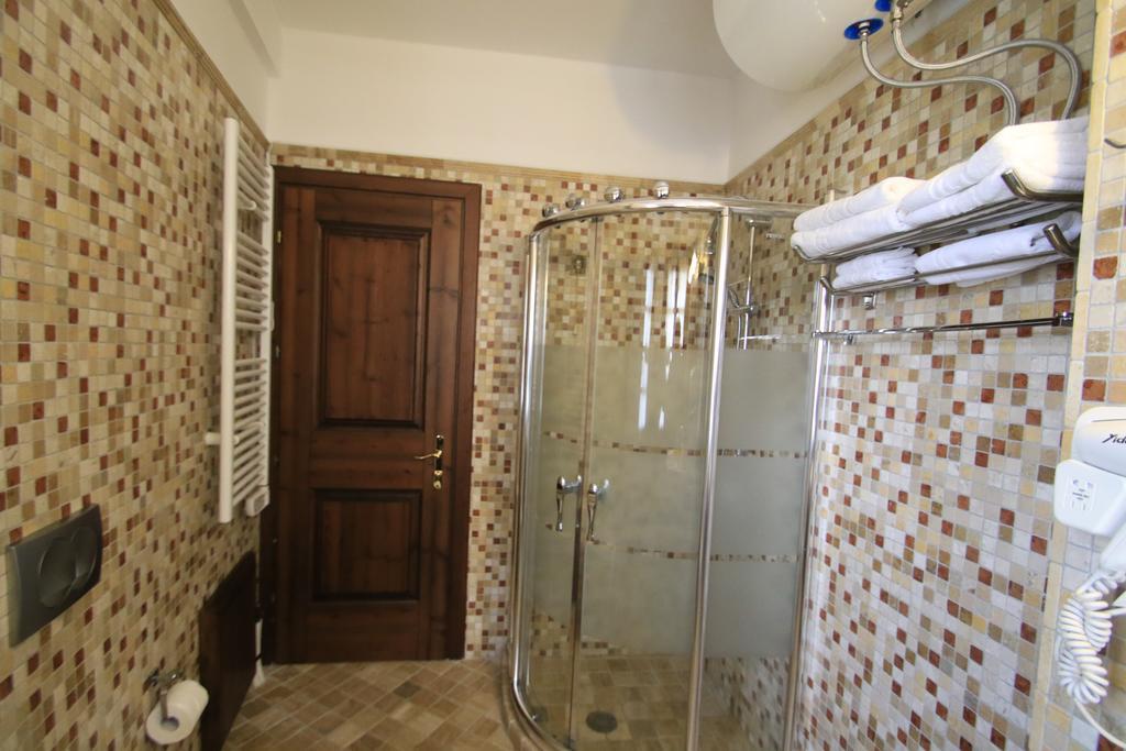 Boutique Hotel Muzaka Berat Luaran gambar