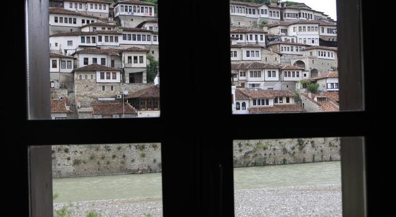 Boutique Hotel Muzaka Berat Luaran gambar