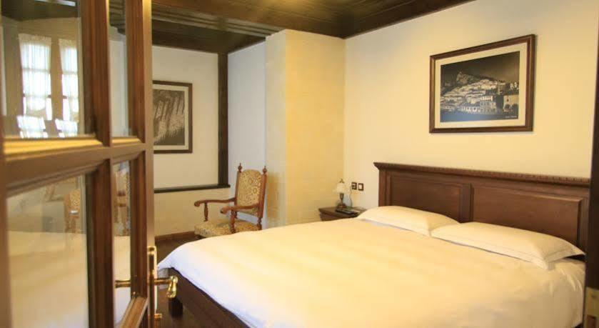Boutique Hotel Muzaka Berat Luaran gambar